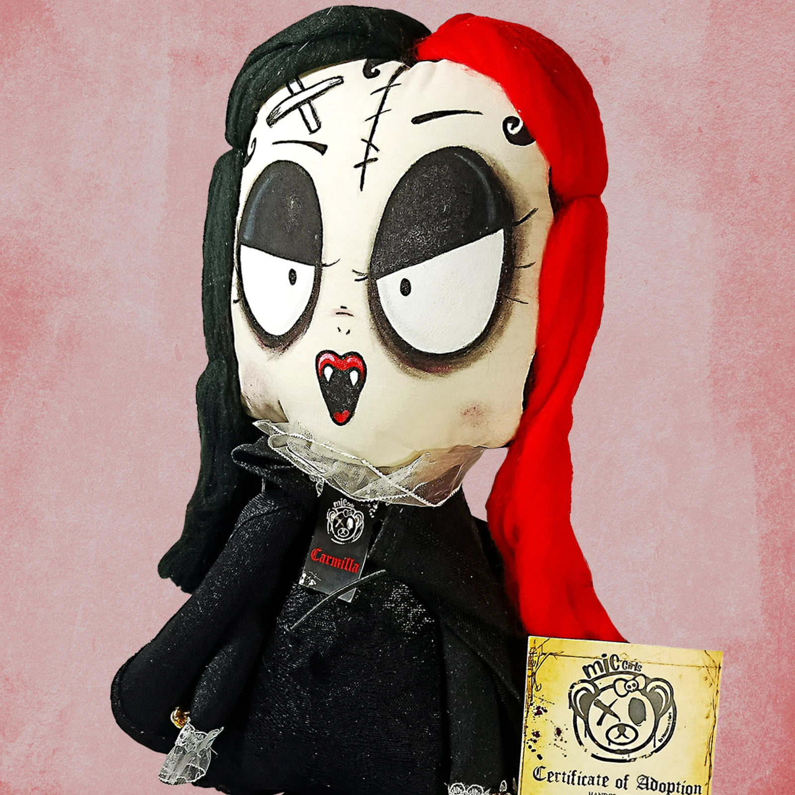 Imagen alternativa de la muñeca de trapo Carmilla